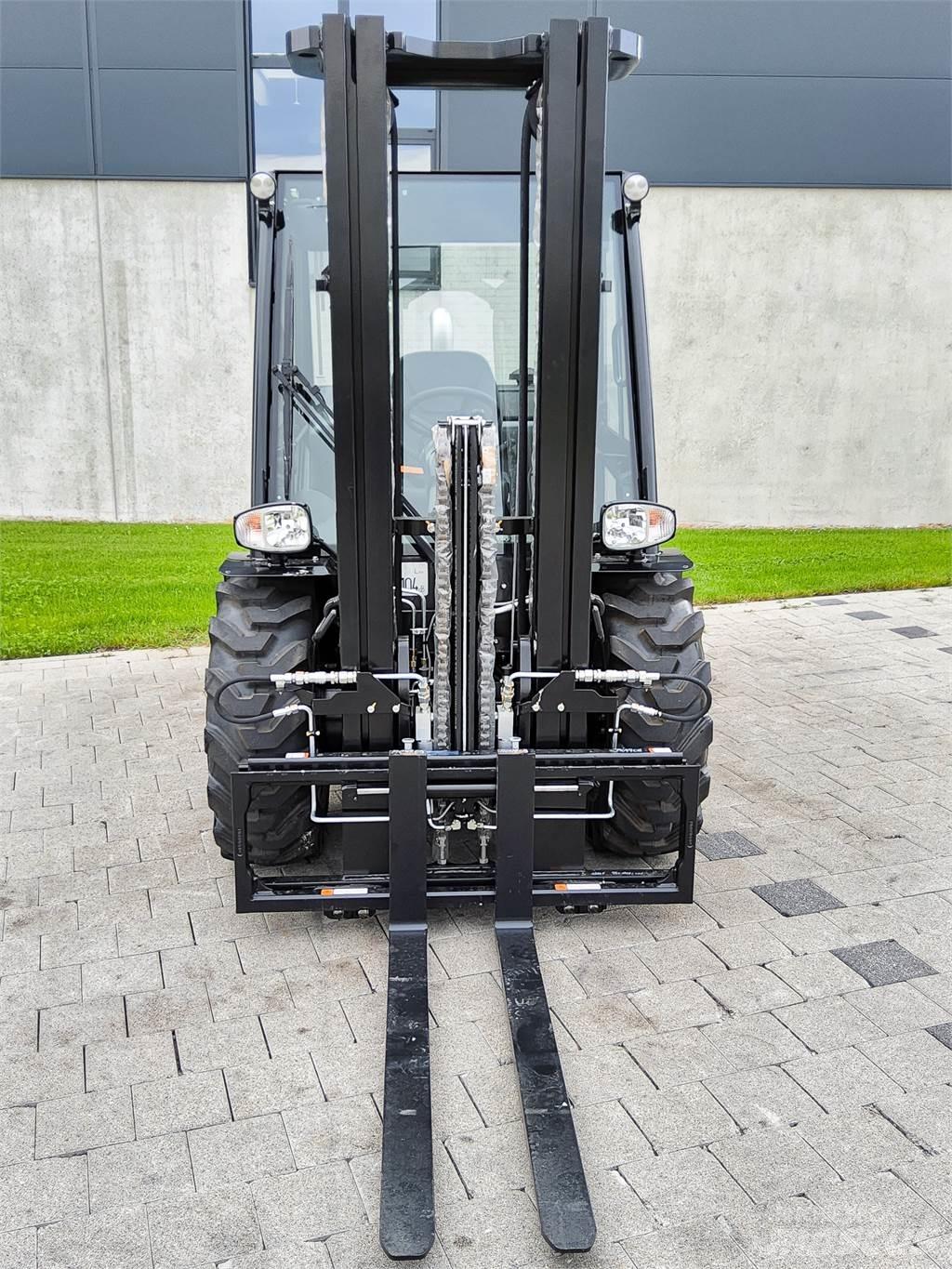 Manitou MC 25-4 Maastotrukit