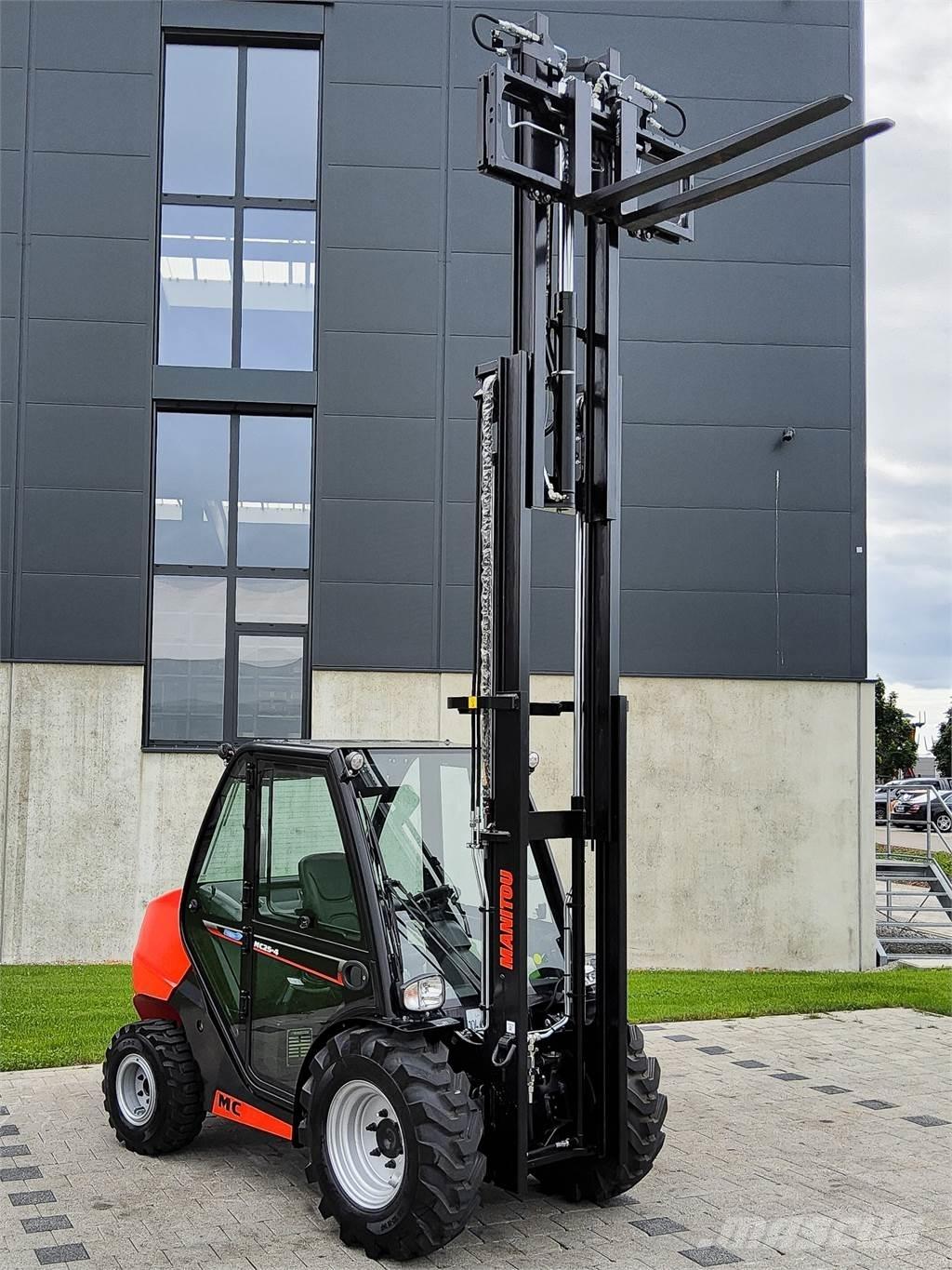 Manitou MC 25-4 Maastotrukit