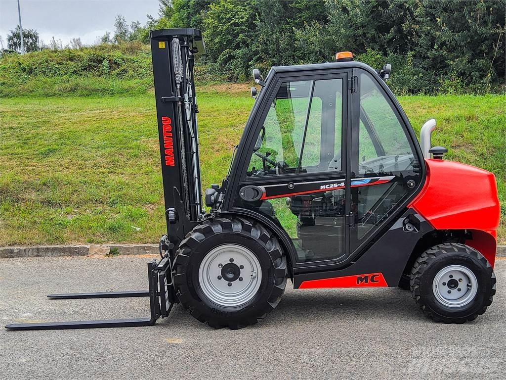 Manitou MC 25-4 Maastotrukit