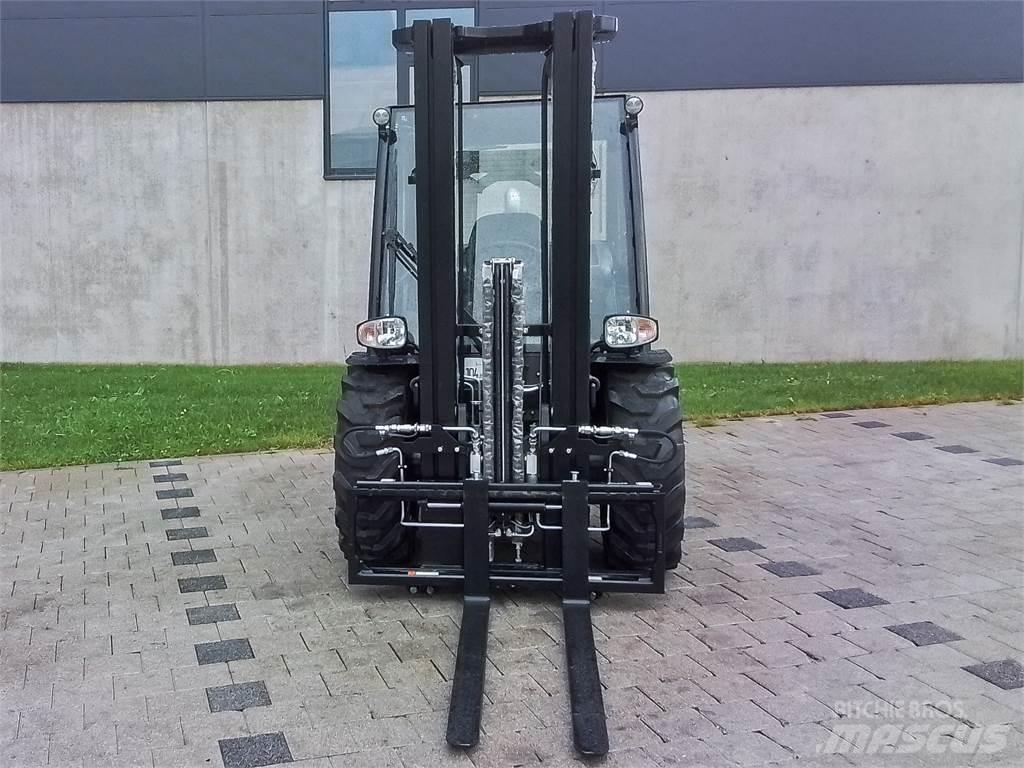 Manitou MC 25-4 Maastotrukit
