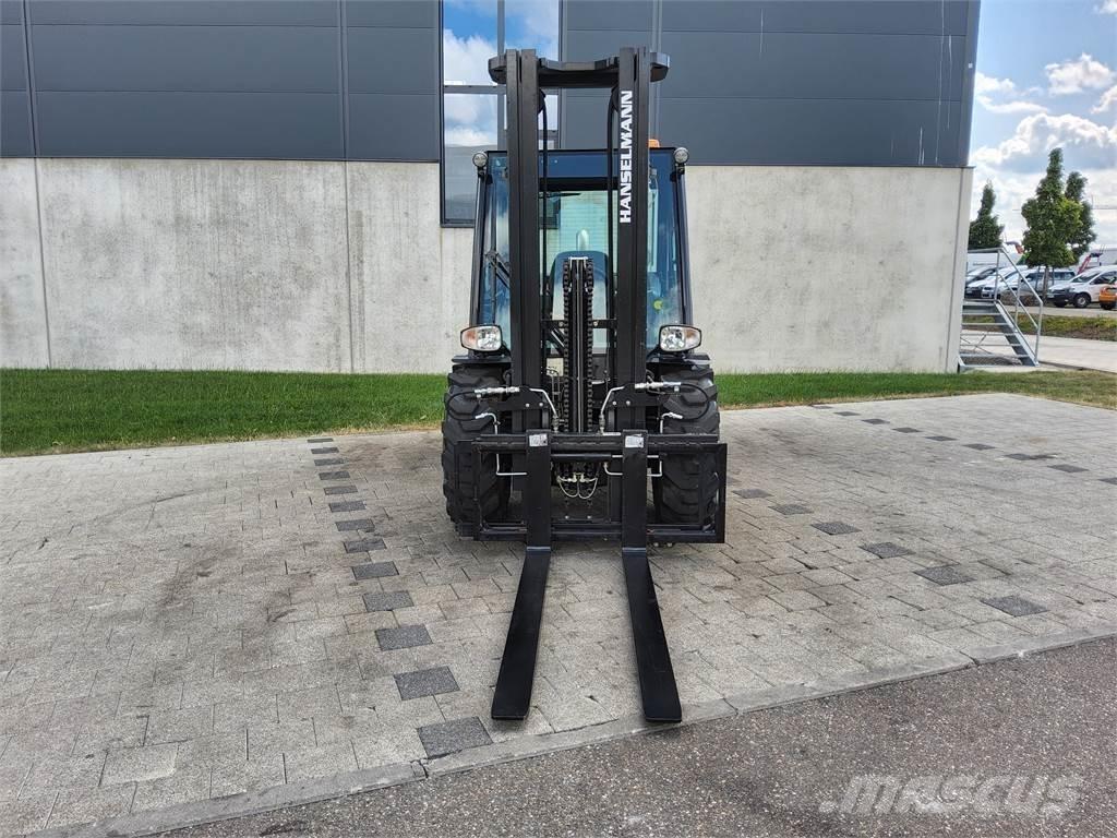 Manitou MC 30-4 Maastotrukit