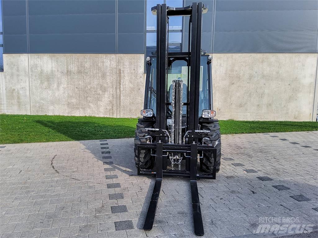 Manitou MC 30-4 Maastotrukit