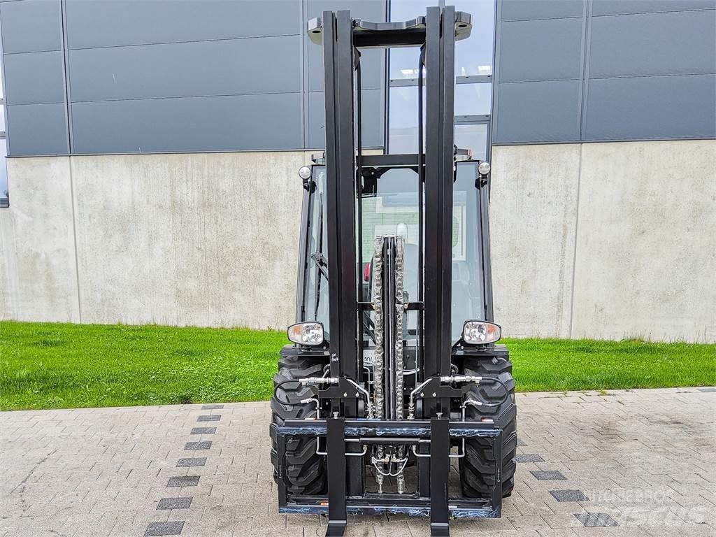 Manitou MC 30-4 Maastotrukit