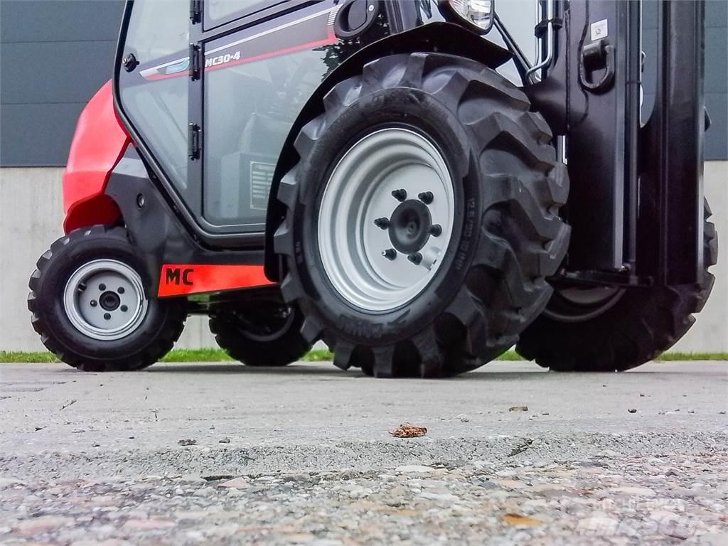 Manitou MC 30-4 Maastotrukit