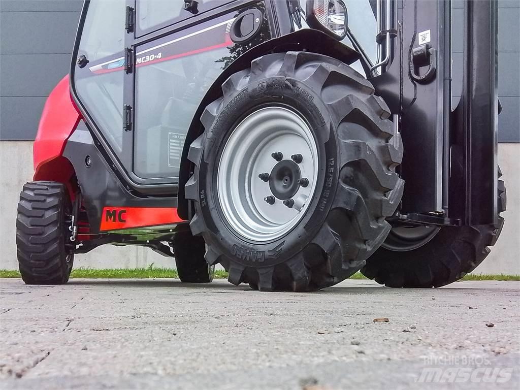 Manitou MC 30-4 Maastotrukit