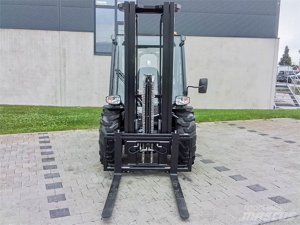 Manitou MC 30-4 Maastotrukit