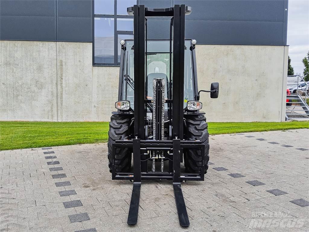 Manitou MC 30-4 Maastotrukit