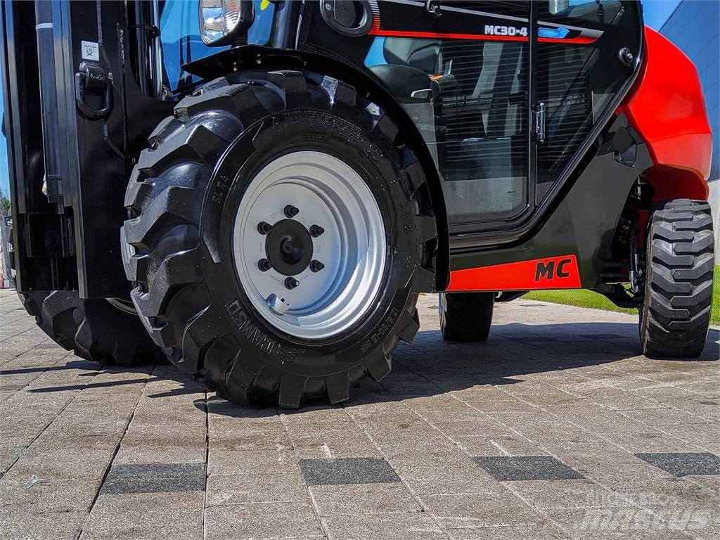 Manitou MC 30-4 Maastotrukit
