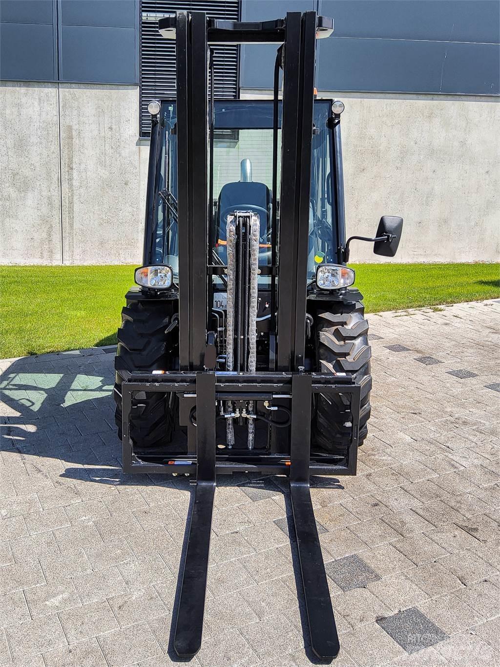 Manitou MC 30-4 Maastotrukit