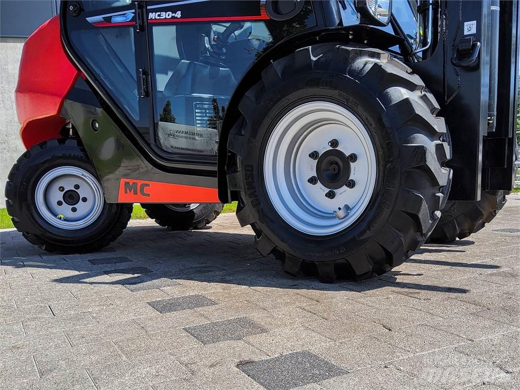 Manitou MC 30-4 Maastotrukit