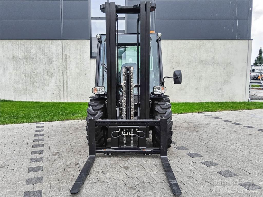 Manitou MC 30-4 Maastotrukit