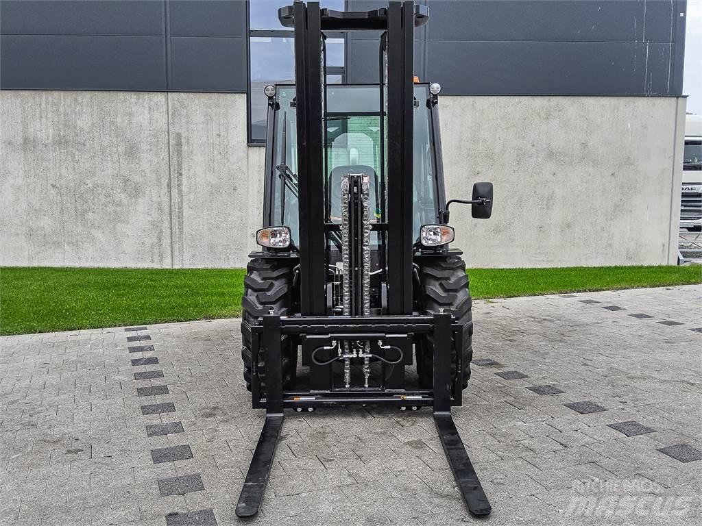 Manitou MC 30-4 Maastotrukit