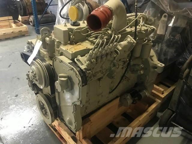 Komatsu SAA6D114-2 Moottorit