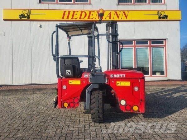 Moffett M4 25.3 Maastotrukit