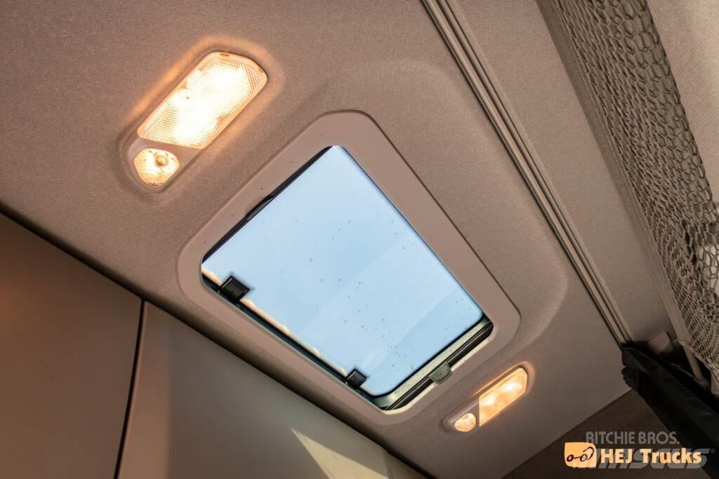 Scania R660 A6x2NB Vetopöytäautot