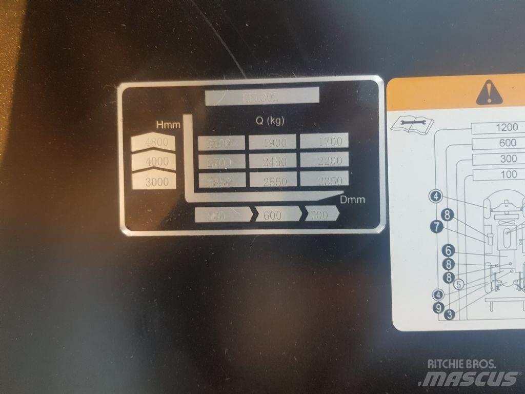EP EFL302 Sähkötrukit