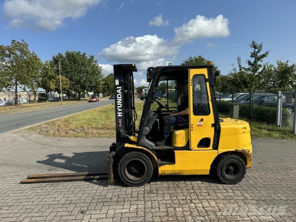 Hyundai 33D-7E Dieseltrukit