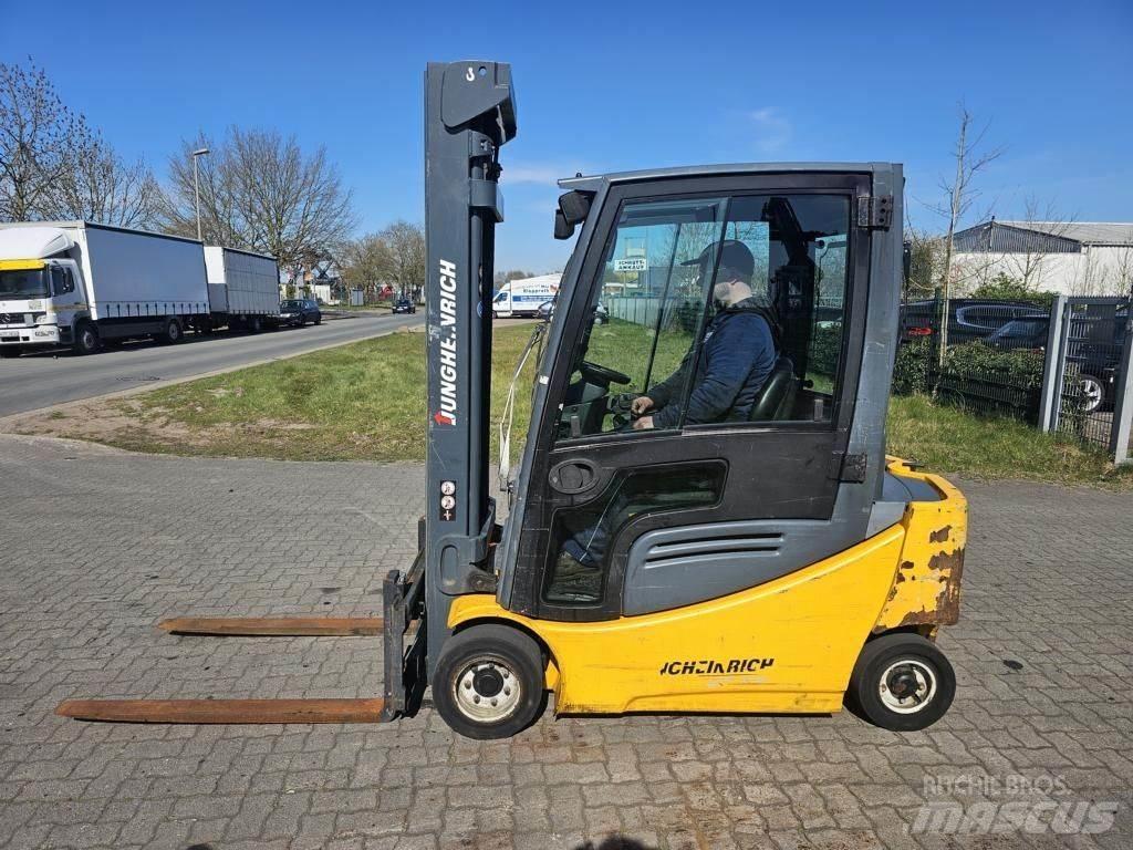 Jungheinrich EFG320 Sähkötrukit