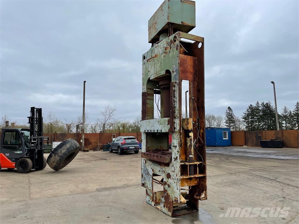  300 ton hydr. presser Muut