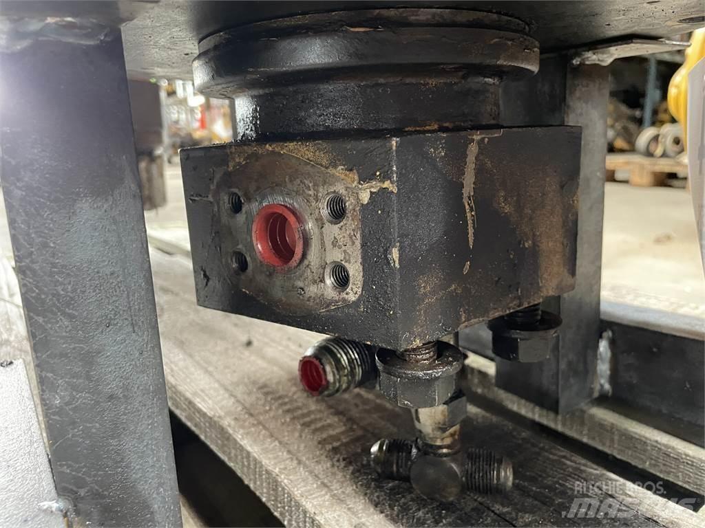 CAT 215LC svirvel Hydrauliikka