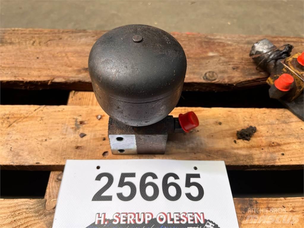 CAT 323D accumulator Hydrauliikka