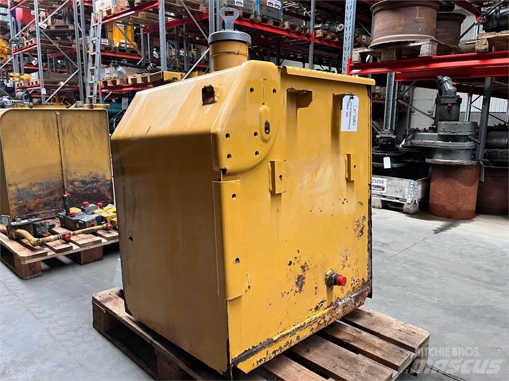 CAT 323D brændstoftank Muut