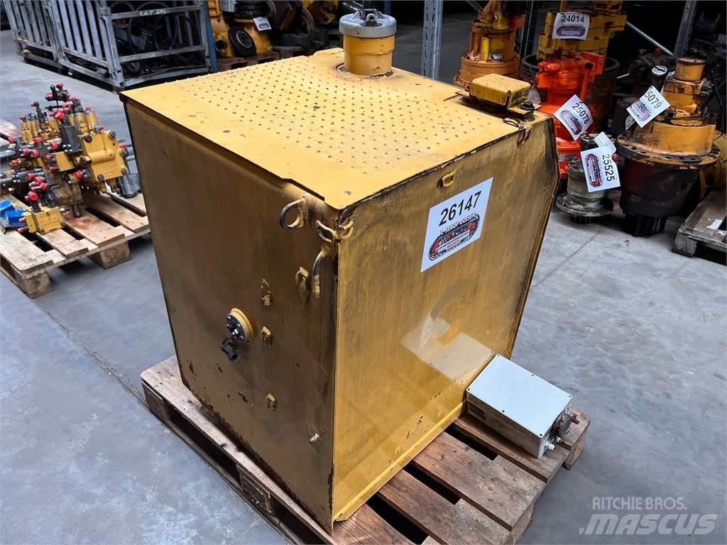 CAT 323D brændstoftank Muut
