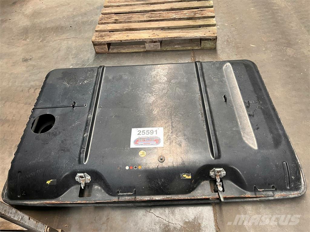 CAT 323D motorhjelm Muut