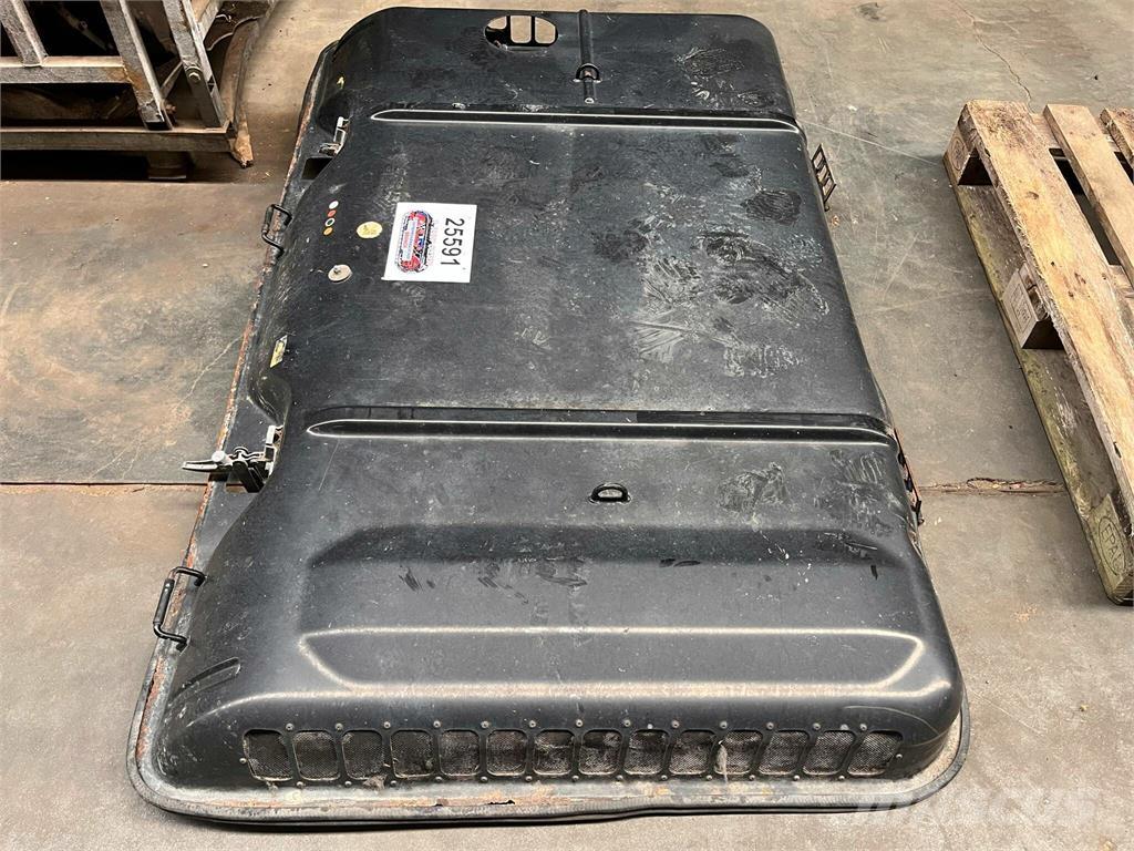CAT 323D motorhjelm Muut