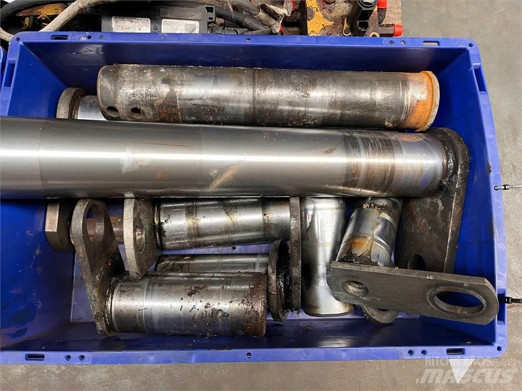CAT 323D navler Muut