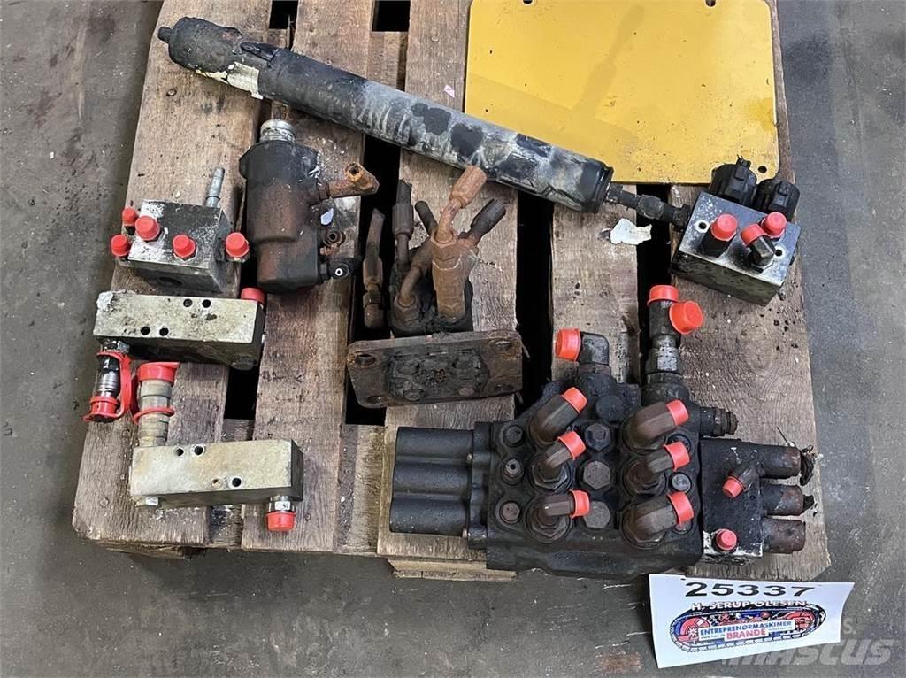 CAT 908M Diverse dele Hydrauliikka