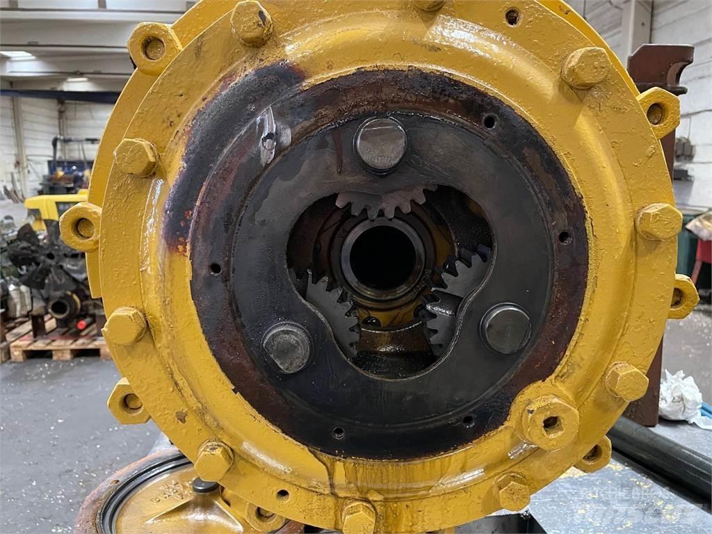 CAT 930 Front aksel Akselit
