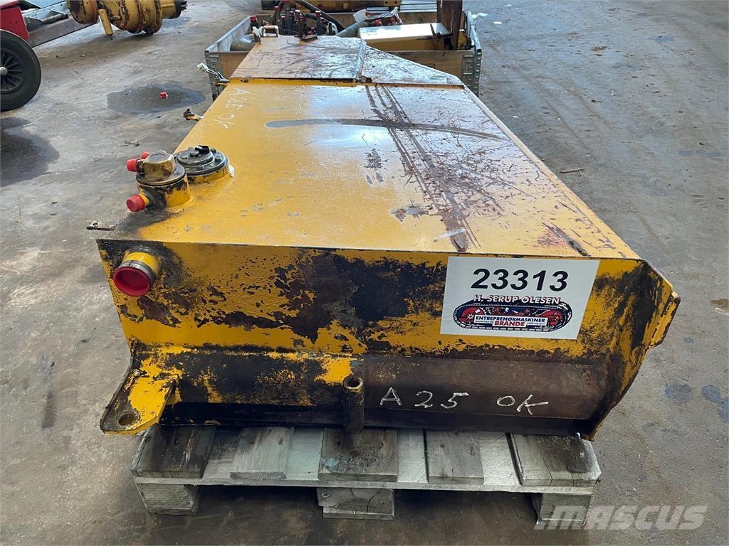  Dieseltank ex. Volvo A25 Muut