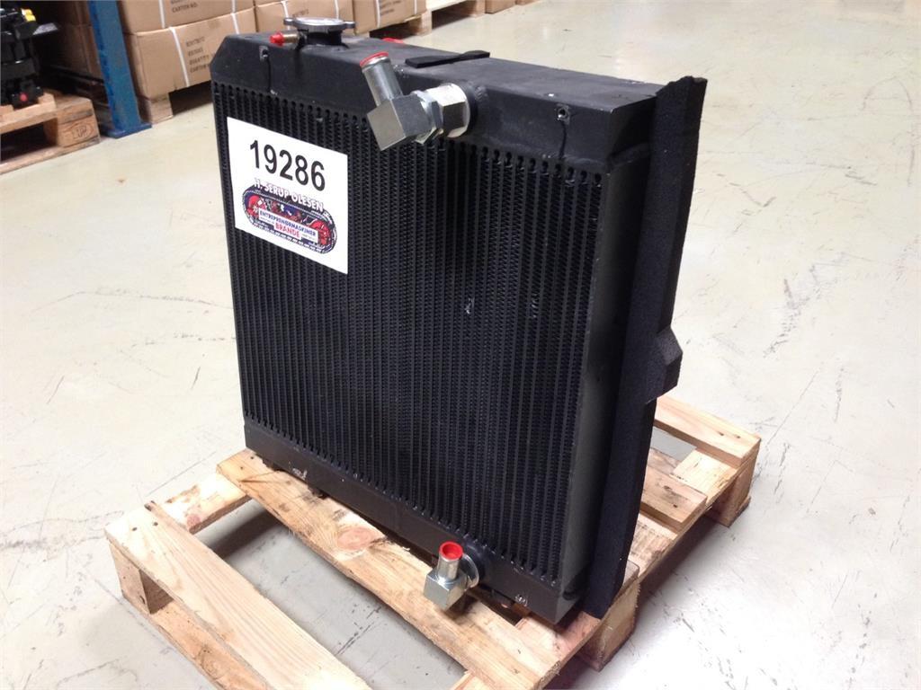  Køler ex Takeuchi TB145 Moottorit