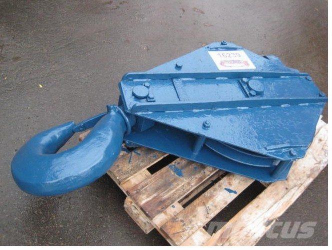  Krankrog ca. 12 ton Nosturien osat ja lisävarusteet