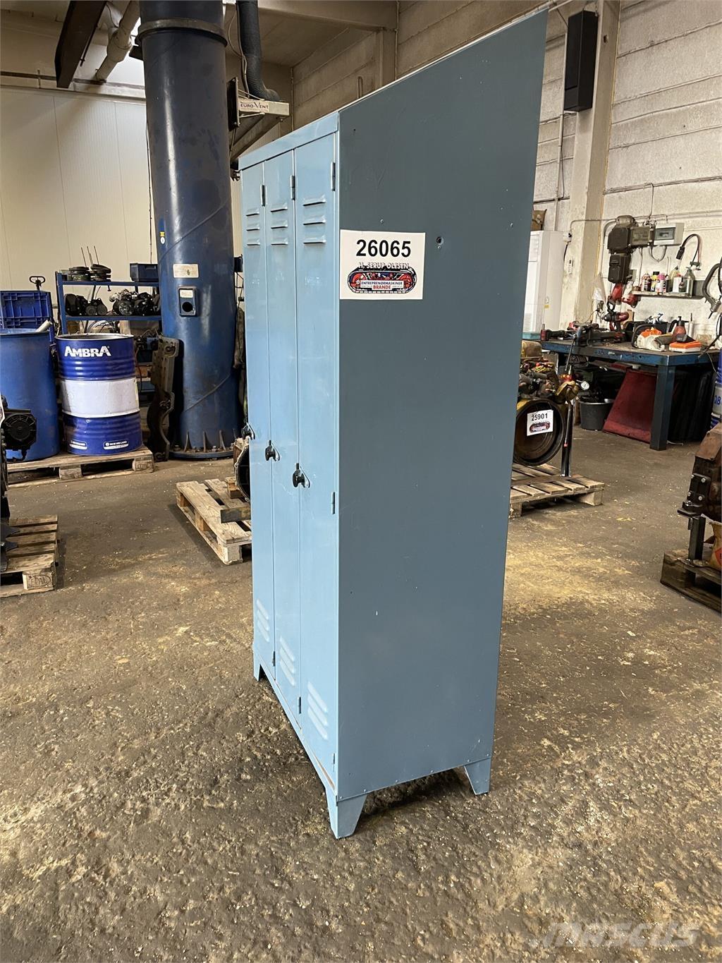  Omklædningsskab, 3 rum Muut