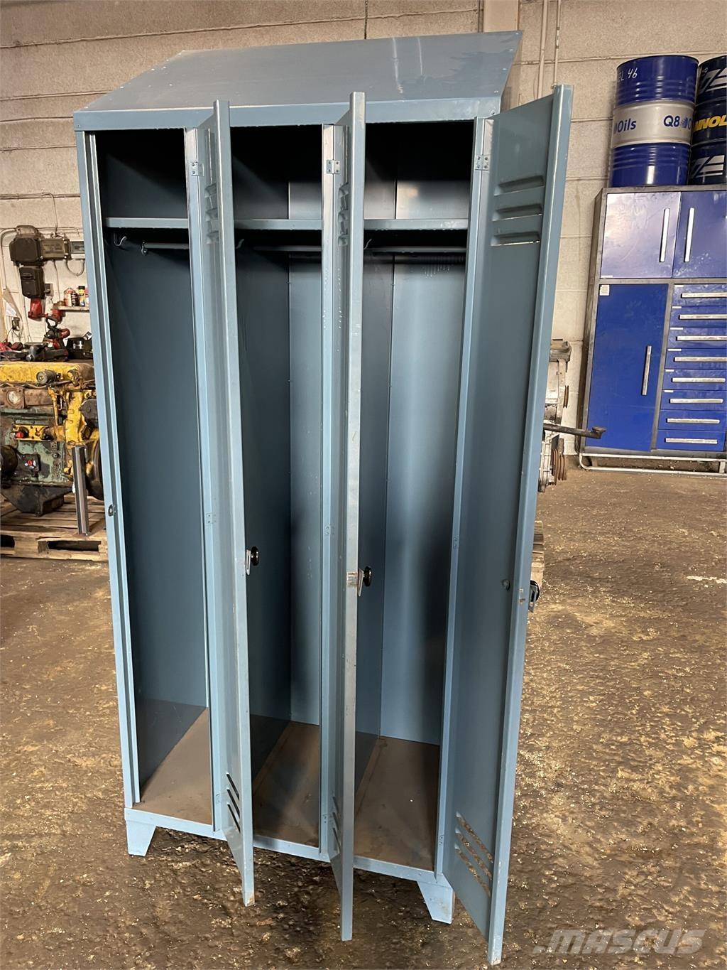  Omklædningsskab, 3 rum Muut