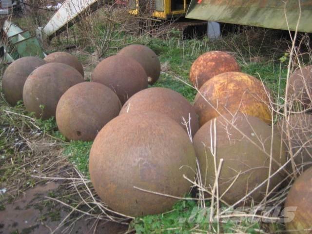  Stålkugler - ø 700 mm - 12 stk. Leikkurimurskaimet