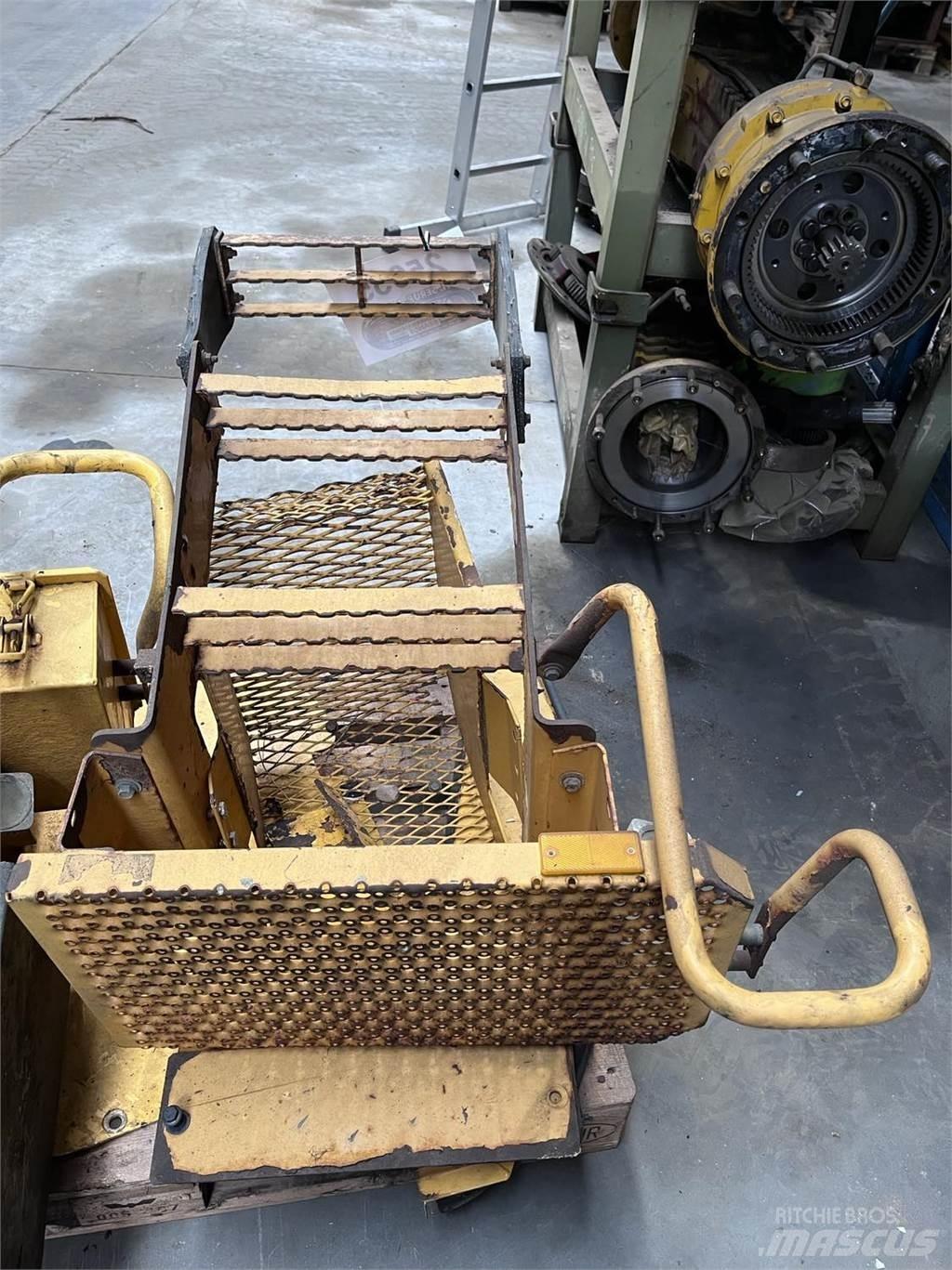  Trappe, Volvo L90E Muut