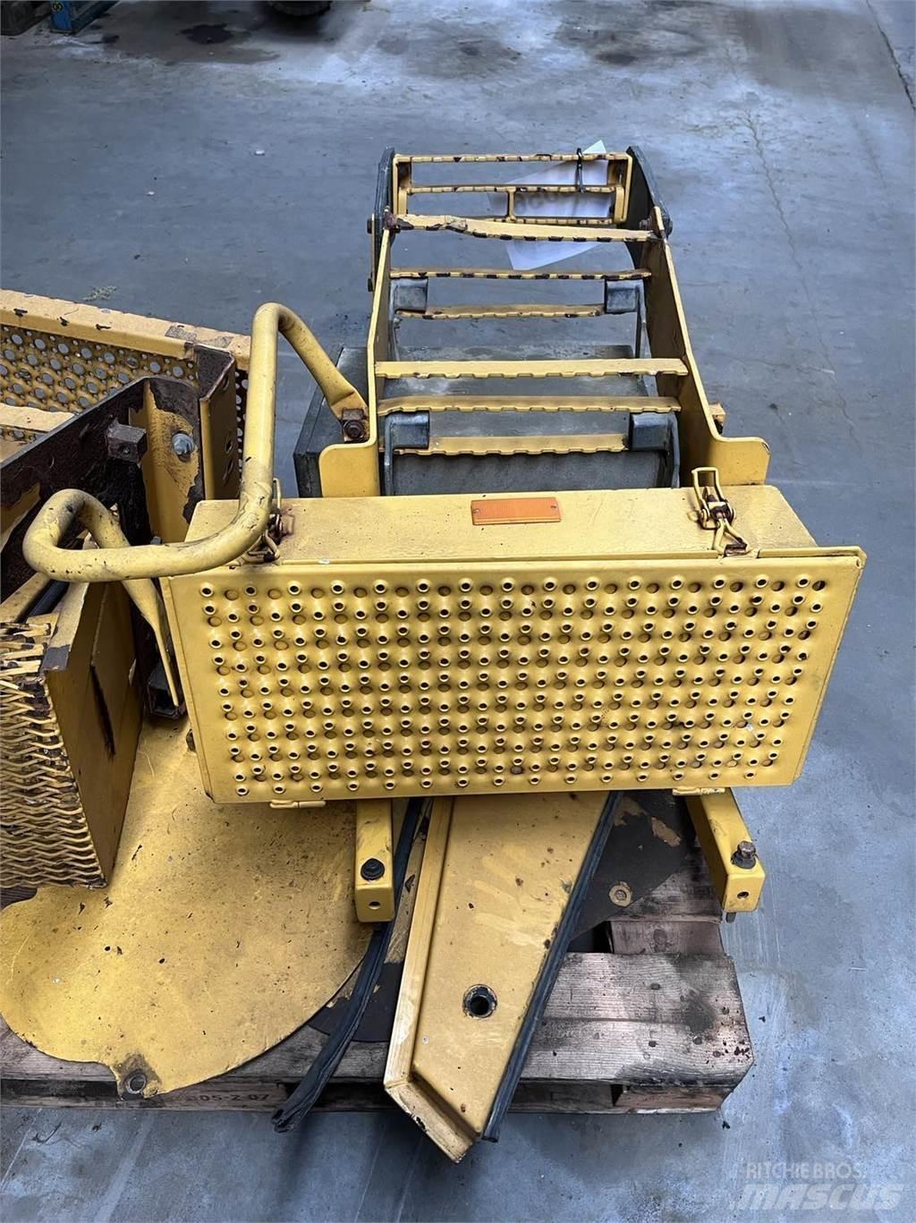  Trappe, Volvo L90E Muut