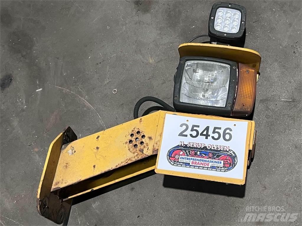 Volvo L120F frontlygte Sähkö ja elektroniikka