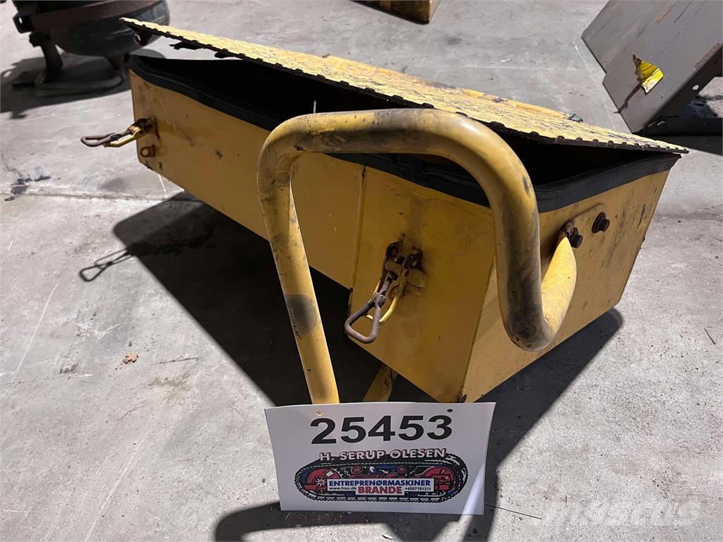 Volvo L120F værktøjskasse Muut
