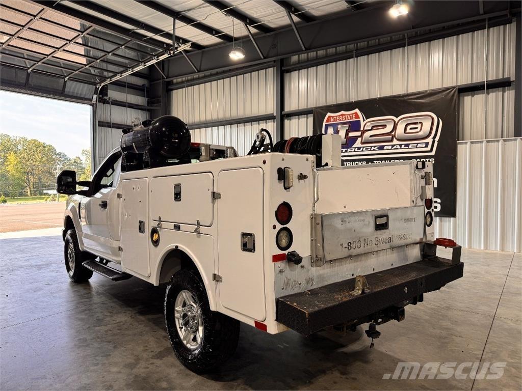 Ford F-250 Tienhoitoautot