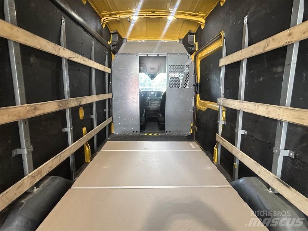 Ford Transit 250 Lava-autot