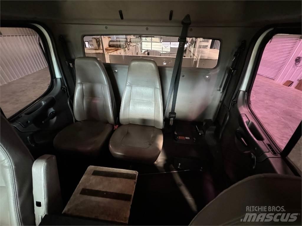 Freightliner 108SD Tienhoitoautot