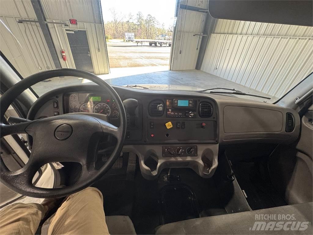 Freightliner M2 Umpikorikuorma-autot