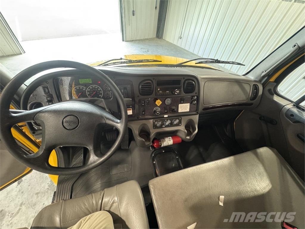 Freightliner M2 Umpikorikuorma-autot