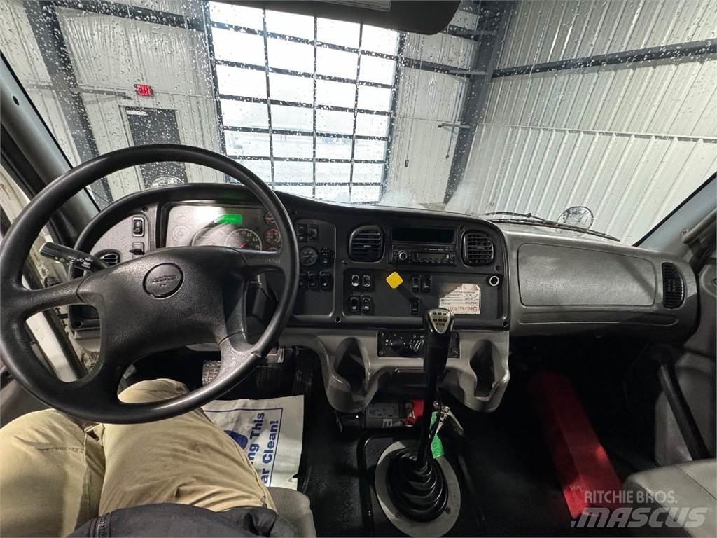 Freightliner M2 106 Sora- ja kippiautot