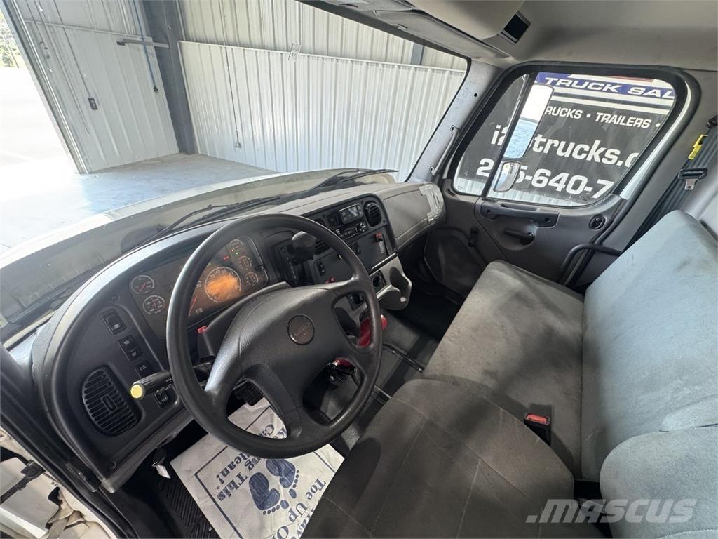 Freightliner M2106 Umpikorikuorma-autot