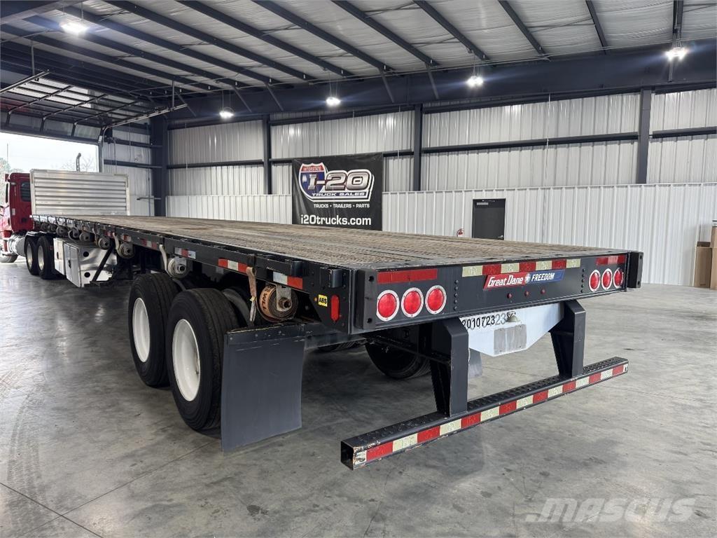 Great Dane Flatbed Lavaperävaunut